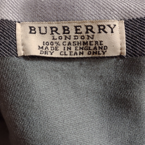 Burberry Gray 100% Cashmere Scarf - Picture 9 of 9